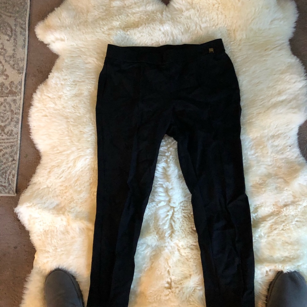 Size 10 ankle length dress pants.
